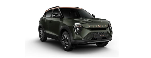 Mahindra XUV 3XO EV in Deep Forest (dual tone)