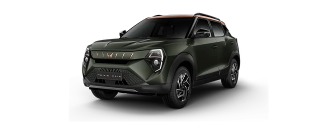 Mahindra XUV 3XO EV in Deep Forest (dual tone)